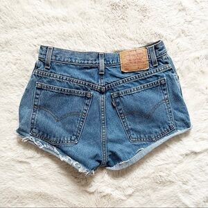 LEVI’S | Vintage 550 Cutoff Shorts Size 28